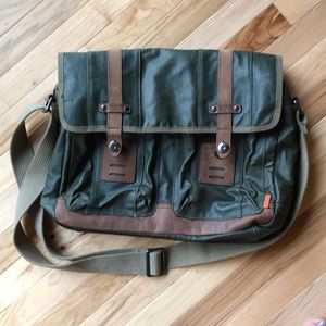 Fossil messenger bag